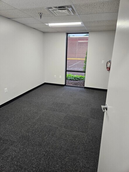 More Photos Of 2128 Espey Ct, Crofton Office For Lease