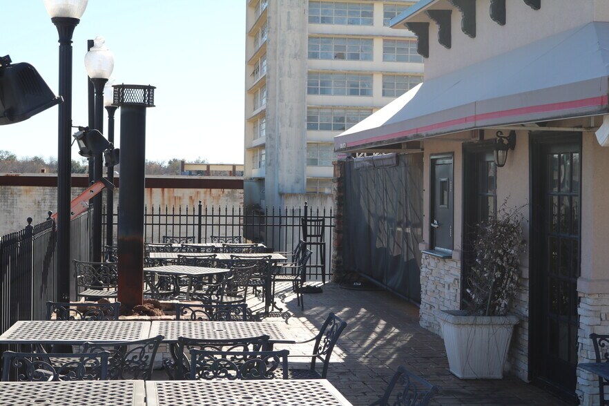 More Photos Of 111 E Erwin St, Tyler Storefront Retail Office For Lease