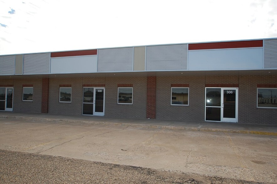 Primary Photo Of 302-340 E 40th St, Lubbock Unknown For Lease