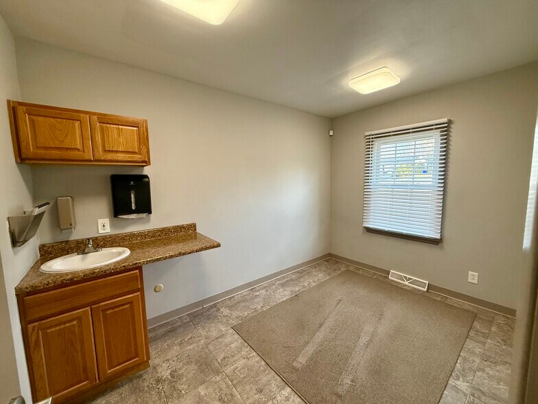 More Photos Of 2894 Center Rd, Poland Medical For Sale