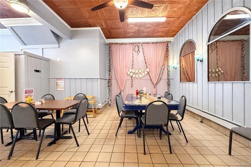 More Photos Of 1701 Pine Ave, Niagara Falls Restaurant For Sale