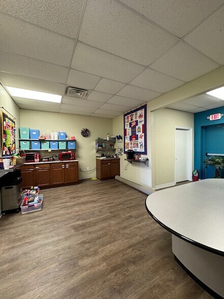 More Photos Of 16500-16726 N Pennsylvania Ave, Edmond Unknown For Lease