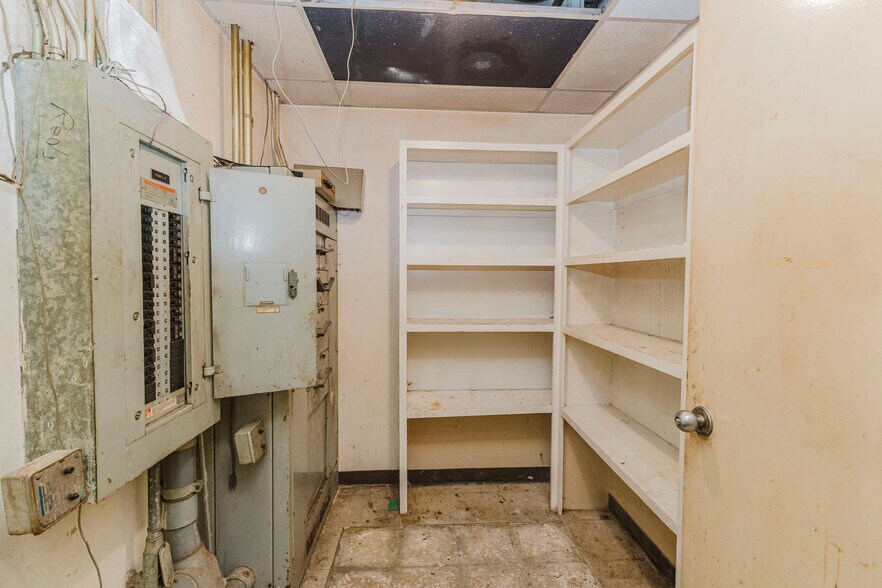 More Photos Of 1560 S Topeka St, Wichita Lodge Meeting Hall For Sale