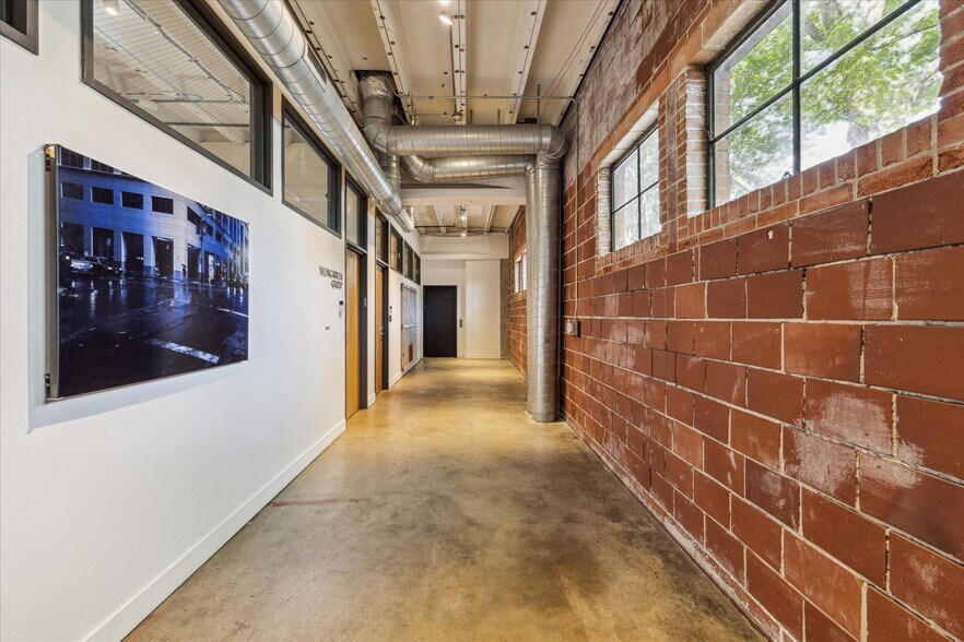 More Photos Of 2422 Bartlett St, Houston Loft Creative Space For Lease