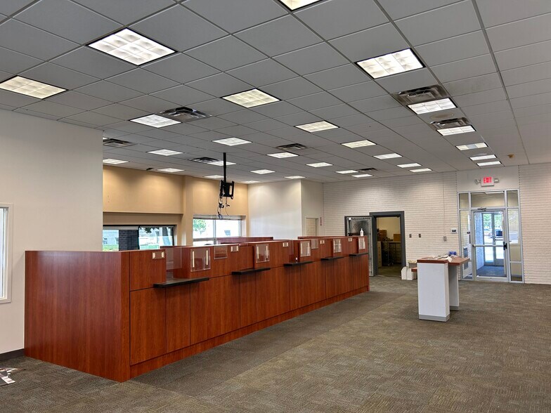 More Photos Of 200 W Mulberry St, Kokomo Bank For Sale