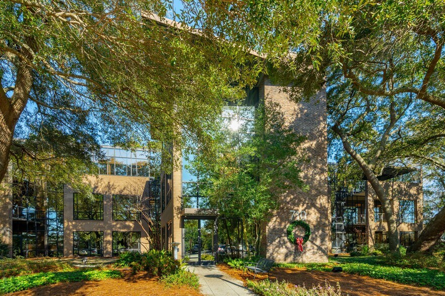 More Photos Of 710 Johnnie Dodds Blvd, Mount Pleasant Medical For Sale