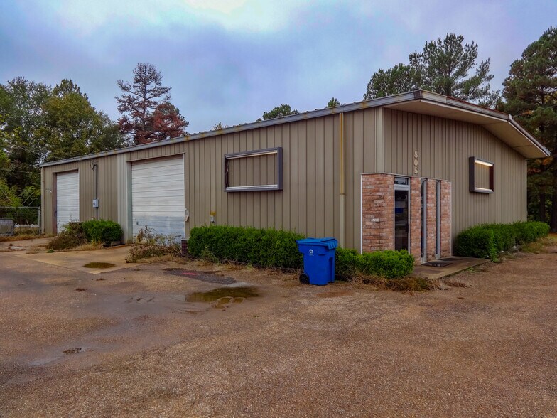 More Photos Of 801 W Broadway St, Big Sandy Light Distribution For Sale