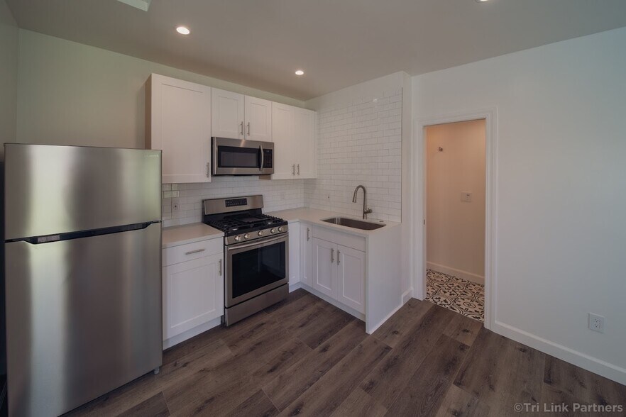 More Photos Of 435 Vernon St, Oakland Specialty For Sale