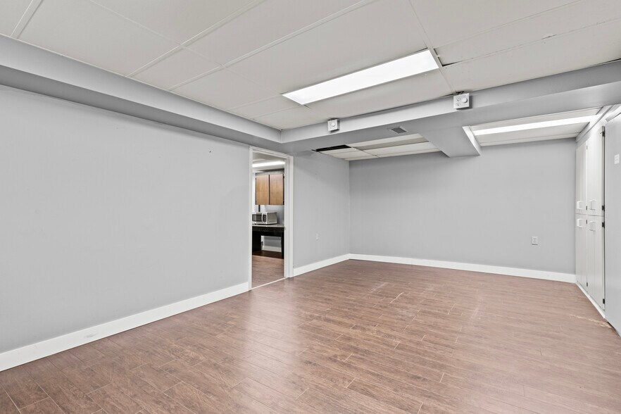 More Photos Of 196 King St, St Catharines Office For Sale