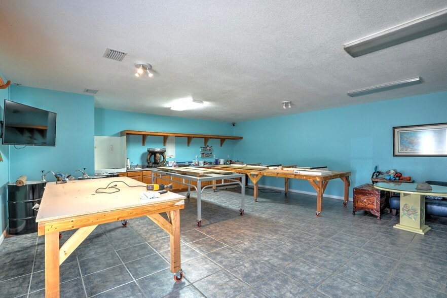 More Photos Of 6820 Woodmere Rd, Sebastian Light Distribution For Sale