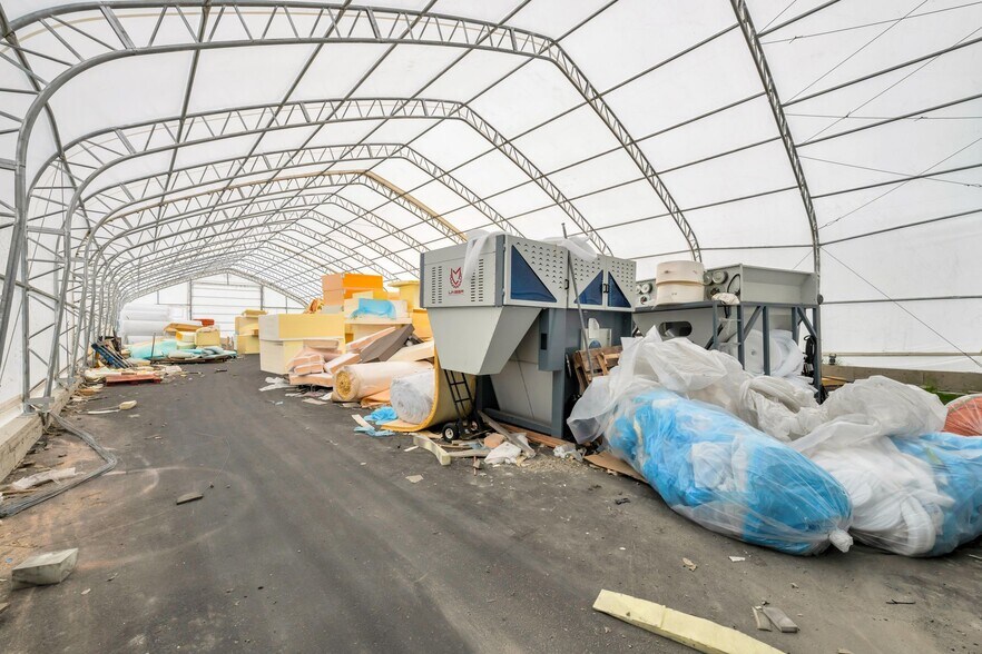 More Photos Of 6455 64 St, Delta Manufacturing For Sale