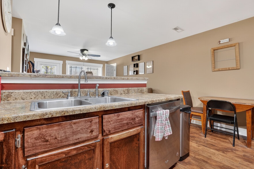 More Photos Of 615 S 2nd St, Central City Specialty For Sale