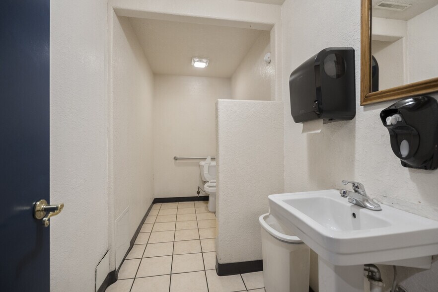 More Photos Of 6605 Hwy 54, Osage Beach Restaurant For Sale
