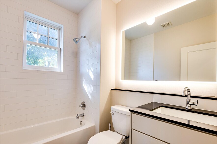 More Photos Of 2837 Hemphill St, Fort Worth Apartments For Sale