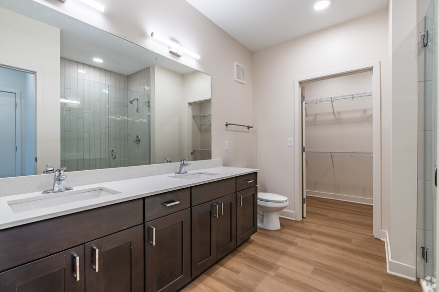 More Photos Of 300 S Hollywood St, Memphis Apartments For Sale