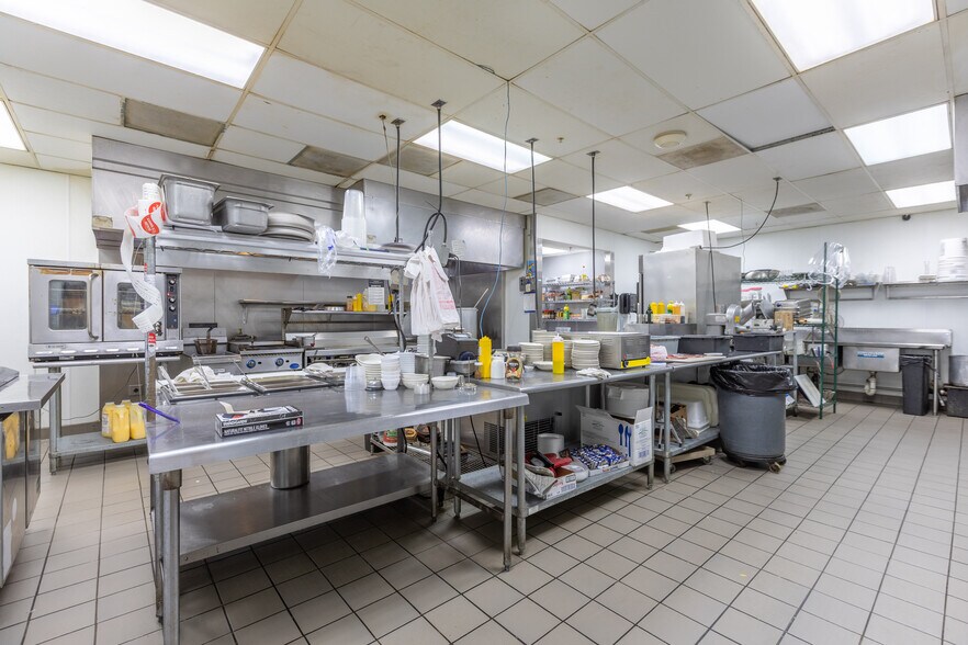 More Photos Of 415 N Benton Dr, Sauk Rapids Restaurant For Sale