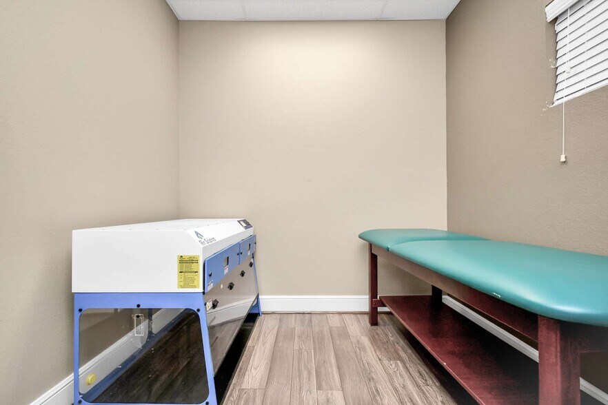 More Photos Of 620 S Peek Rd, Katy Medical For Sale