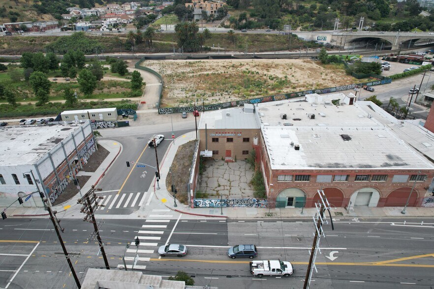 More Photos Of 1727 N Spring St, Los Angeles Industrial For Sale