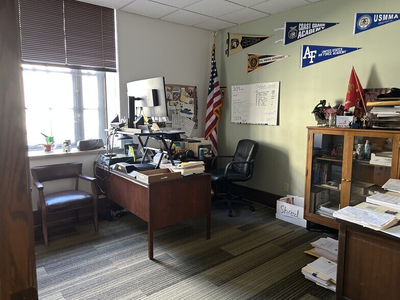 More Photos Of 219 E Washington Ave, Oshkosh Office For Sale