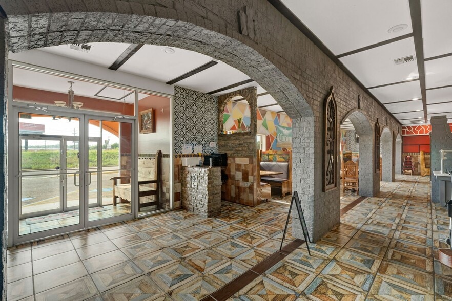 More Photos Of 929 US-98, Columbia Restaurant For Sale