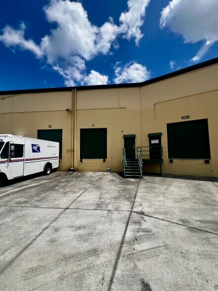 More Photos Of 6881 Kingspointe Pky, Orlando Flex For Sale