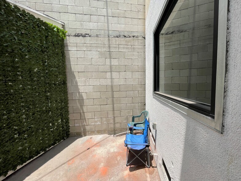 More Photos Of 1017-1019 S La Brea Ave, Los Angeles Medical For Lease