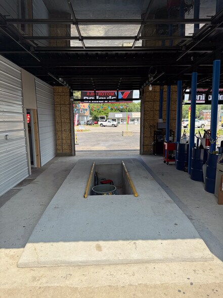 More Photos Of 5955 E 21st St, Indianapolis Carwash For Sale