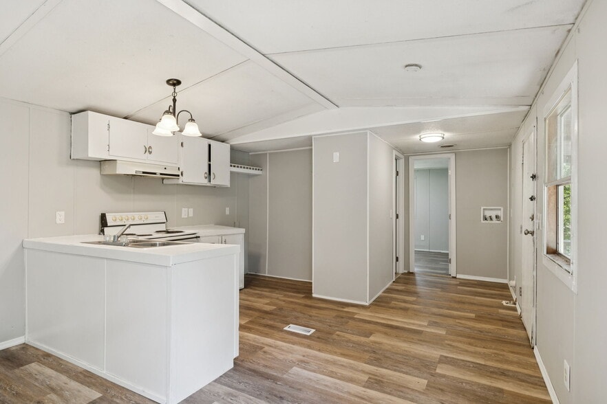 More Photos Of 9314 Beeler Ct, Bon Aqua Manufactured Housing Mobile Home Park For Sale