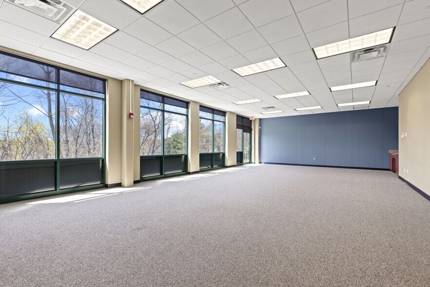 More Photos Of 93 Lake Ave, Danbury Office For Lease