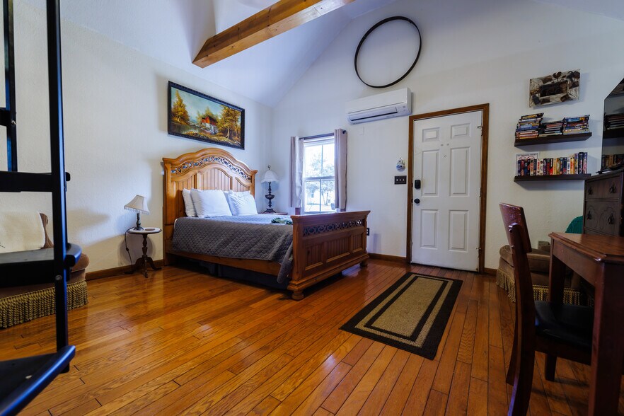 More Photos Of 215 E French Ave, Orange City Hospitality For Sale