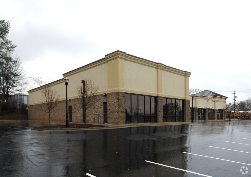 More Photos Of 40 SE Dodd St, Marietta Unknown For Lease