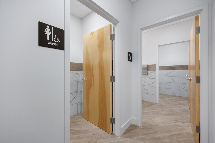 More Photos Of 9425 Sandifur Pky, Pasco Office For Sale