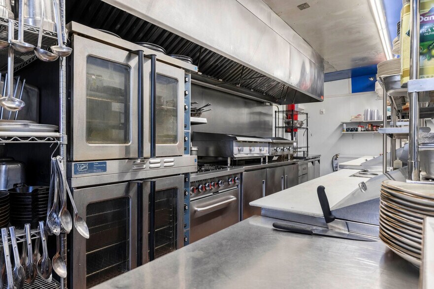 More Photos Of 7588 N Broadway, Red Hook Specialty For Sale