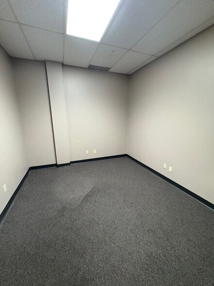 More Photos Of 645 W Highway 50, O'Fallon Storefront Retail Office For Lease