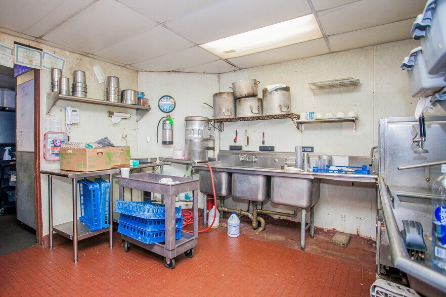 More Photos Of 6053 Ridge Ave, Philadelphia Restaurant For Sale