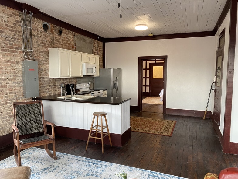 More Photos Of 36 Church St N, Jeffersonville Light Manufacturing For Sale