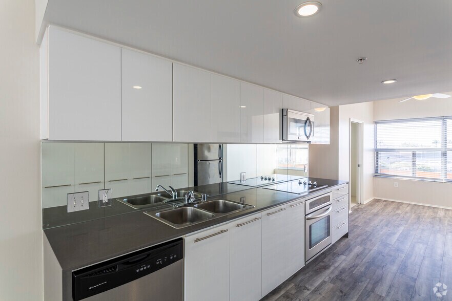More Photos Of 2015 Hancock St, San Diego Apartments For Sale