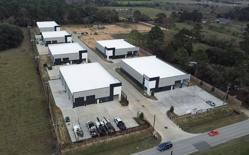 More Photos Of 1635 S Cherry St, Tomball Industrial For Sale