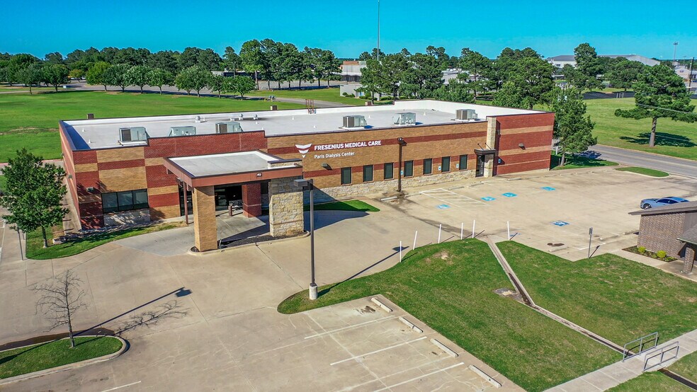 More Photos Of 635 Stone Ave, Paris Medical For Sale