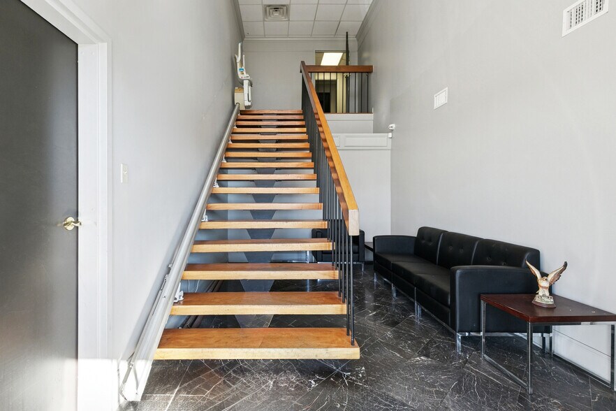 More Photos Of 1841 Enterprise Dr, Harvey Service For Lease