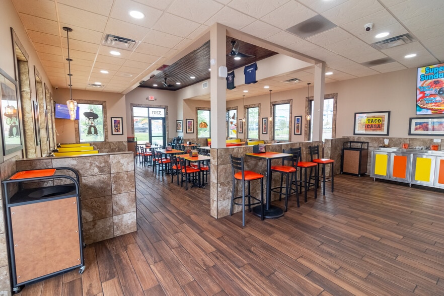 More Photos Of 3201 W Stan Schlueter Loop, Killeen General Retail For Sale