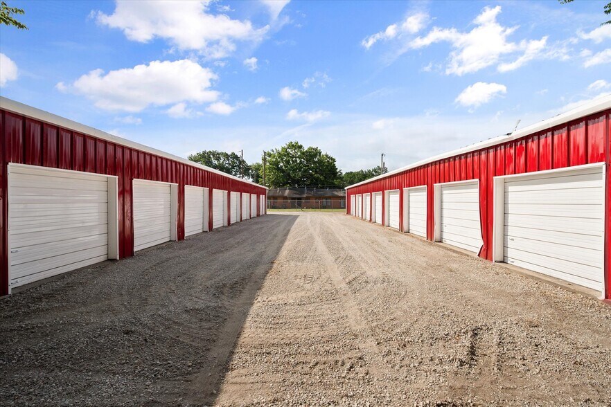 More Photos Of 124 Brooks ave, Corsicana Industrial For Sale