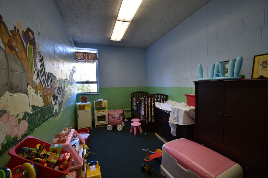 More Photos Of 165 E Square Lake Rd, Bloomfield Hills Religious Facility For Sale