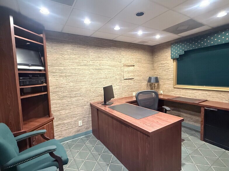 More Photos Of 416-424 W 25th St, Norfolk Freestanding For Sale