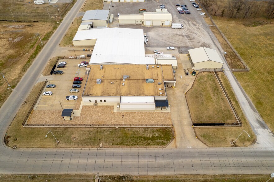 More Photos Of 108 Stallcup Dr, Sikeston General Retail For Sale