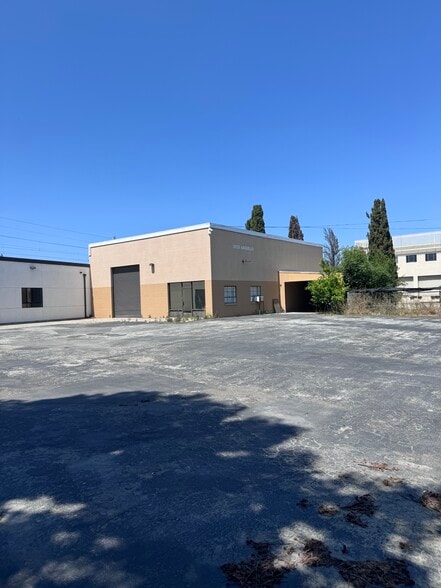More Photos Of 1003 Arguello St, Redwood City Manufacturing For Lease