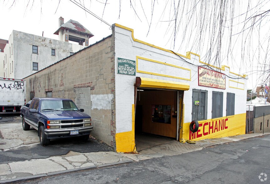 Primary Photo Of 2 Undercliff St, Yonkers Auto Repair For Lease