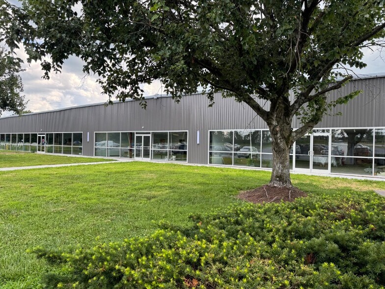 Primary Photo Of 675 Hennessy Way, Bowling Green Light Distribution For Lease