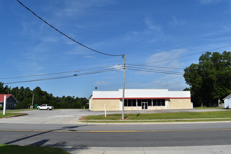 More Photos Of 615 S Walnut St, Pamplico Freestanding For Lease