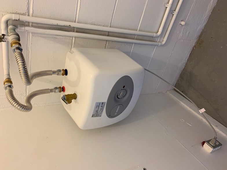 More Photos Of 2951-2955 S George Washington Blvd, Wichita Auto Repair For Sale